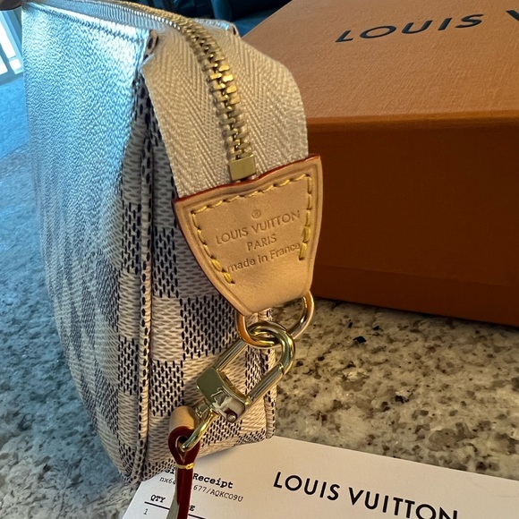 Louis Vuitton Pochette Accessoire Azur - Picture 12 of 12